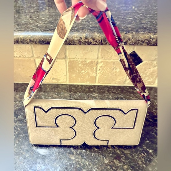 Tory Burch Pebbled Leather Clutch Approx 10 X 5 NWOT/EUC - Picture 5 of 10